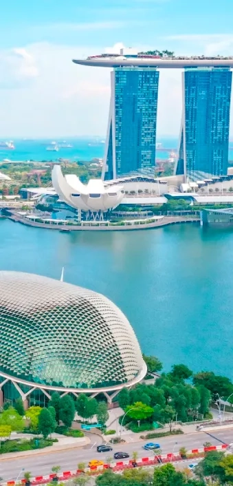 Singapur vergi sistemi ve şirket kurmanın avantajlarını gösteren iş merkezi görüntüsü